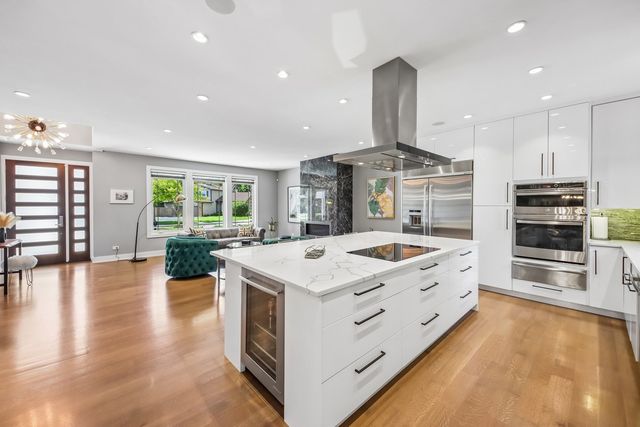 1209 Diane Lane, Elk Grove Village, IL 60007