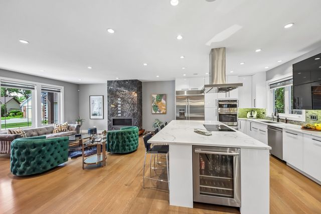 1209 Diane Lane, Elk Grove Village, IL 60007