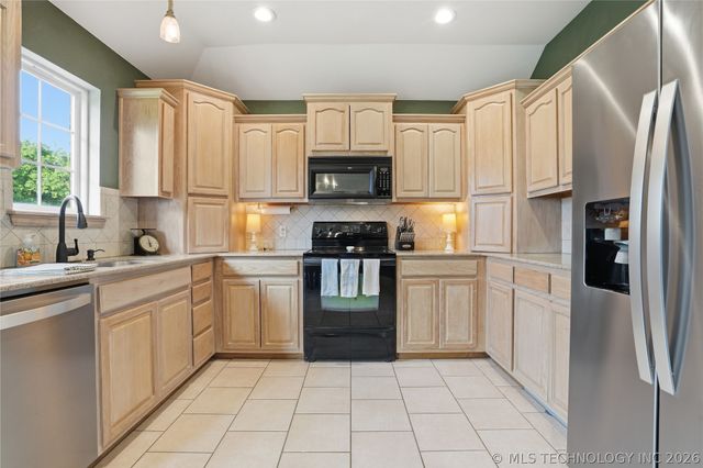 1714 W 119th Place S, Jenks, OK 74037
