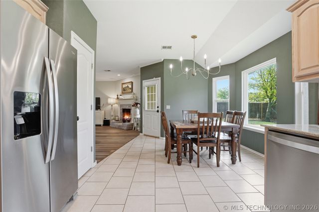 1714 W 119th Place S, Jenks, OK 74037