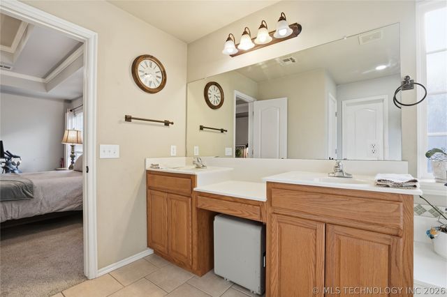1714 W 119th Place S, Jenks, OK 74037