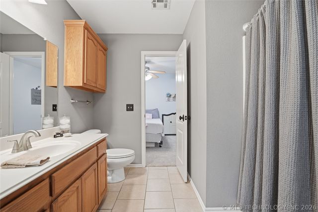 1714 W 119th Place S, Jenks, OK 74037
