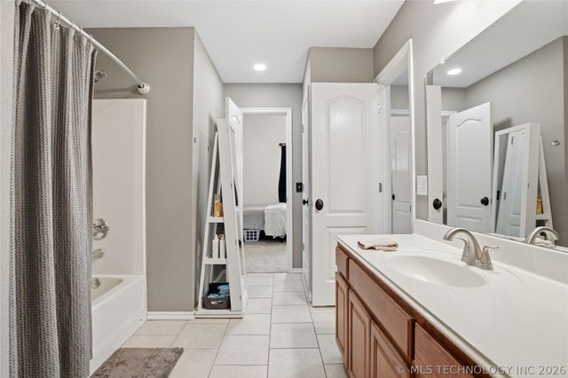 1714 W 119th Place S, Jenks, OK 74037
