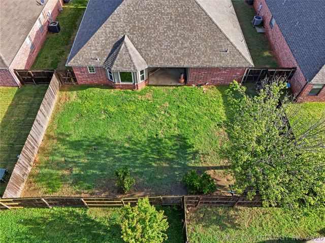 1714 W 119th Place S, Jenks, OK 74037