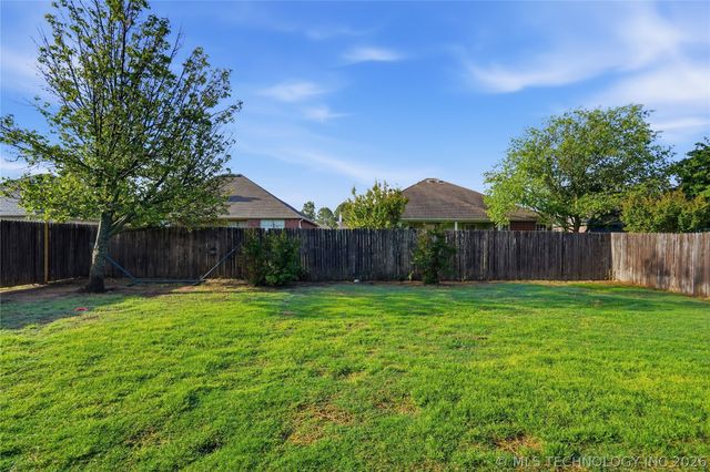 1714 W 119th Place S, Jenks, OK 74037
