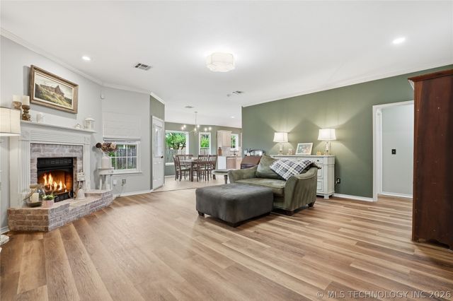 1714 W 119th Place S, Jenks, OK 74037