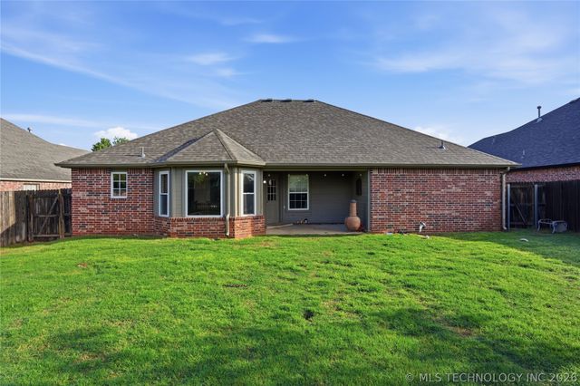 1714 W 119th Place S, Jenks, OK 74037