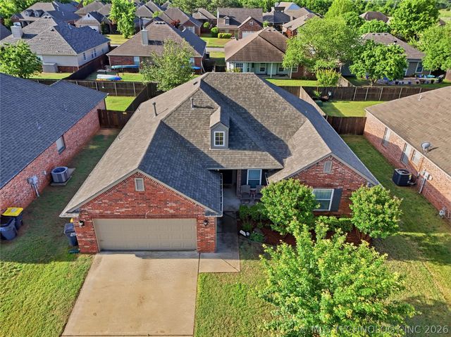 1714 W 119th Place S, Jenks, OK 74037
