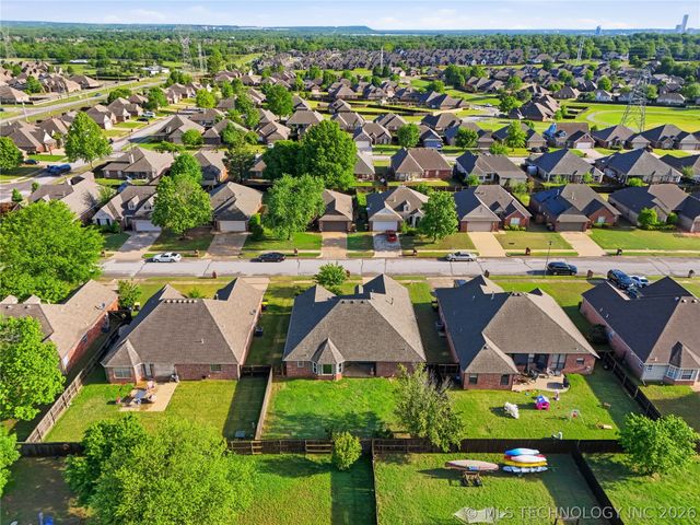 1714 W 119th Place S, Jenks, OK 74037