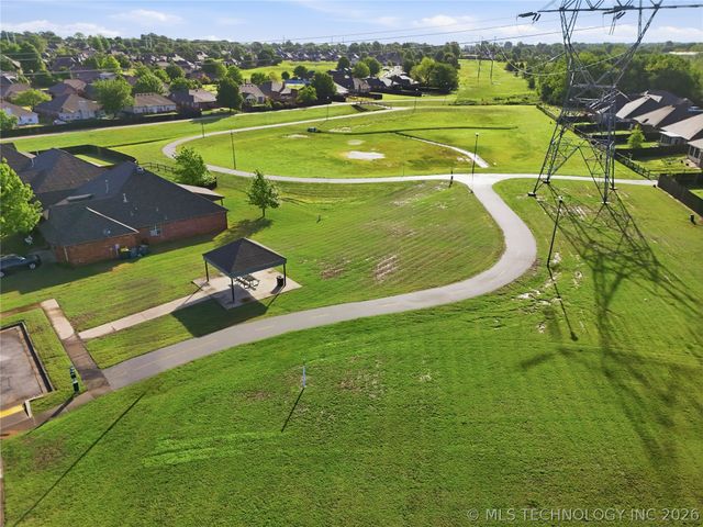 1714 W 119th Place S, Jenks, OK 74037