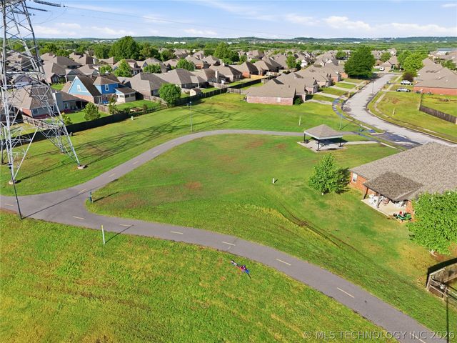 1714 W 119th Place S, Jenks, OK 74037