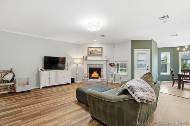 1714 W 119th Place S, Jenks, OK 74037