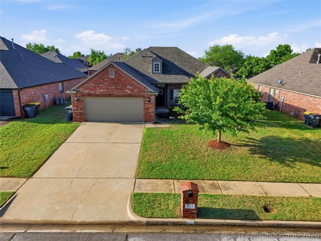 1714 W 119th Place S, Jenks, OK 74037