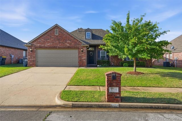 1714 W 119th Place S, Jenks, OK 74037