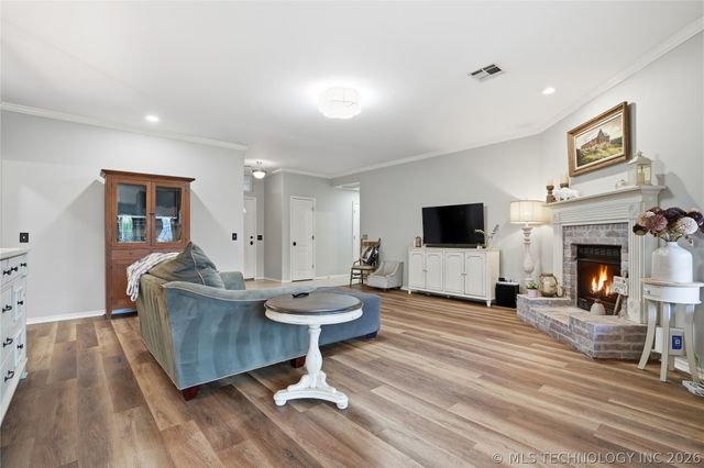 1714 W 119th Place S, Jenks, OK 74037