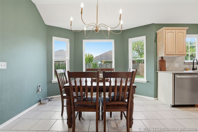 1714 W 119th Place S, Jenks, OK 74037