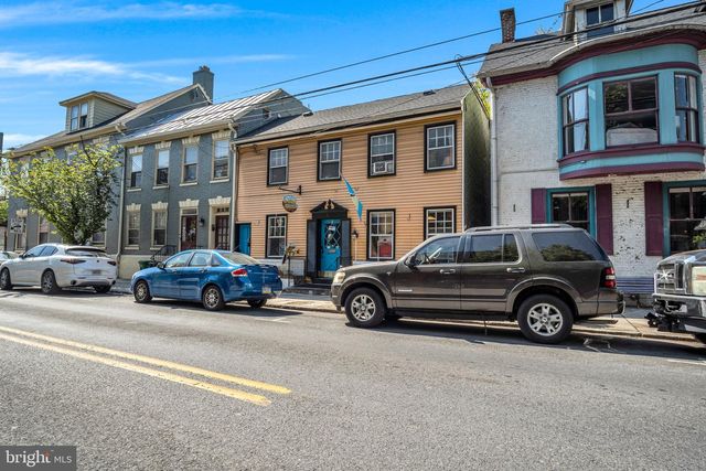 10 W POMFRET ST, Carlisle, PA 17013