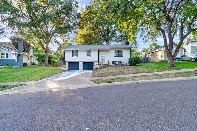 9234 Woodson Drive, Overland Park, KS 66207