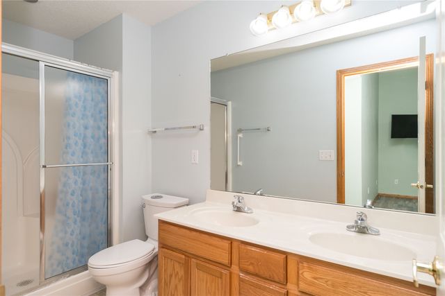 9509 Ironwood Lane, Johnston, IA 50131