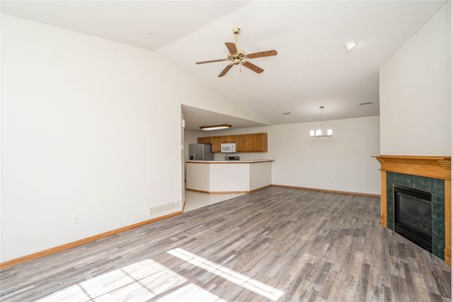 9509 Ironwood Lane, Johnston, IA 50131