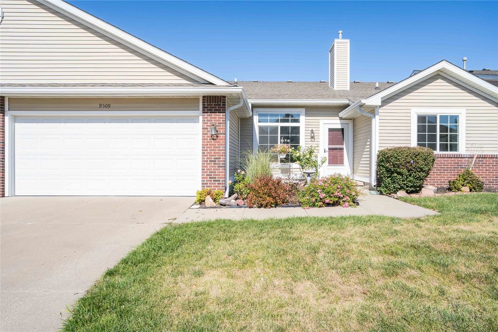 9509 Ironwood Lane, Johnston, IA 50131
