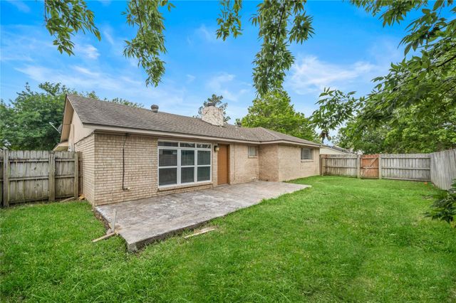 4915 Kentington Drive, Alvin, TX 77511