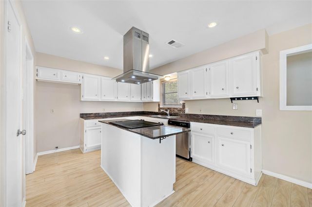 4915 Kentington Drive, Alvin, TX 77511