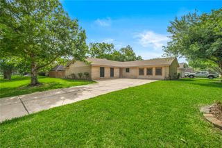 4915 Kentington Drive, Alvin, TX 77511