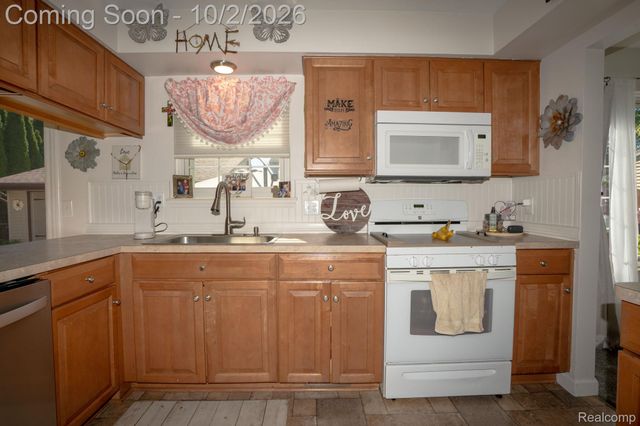 12866 Windsor Court, Sterling Heights, MI 48313
