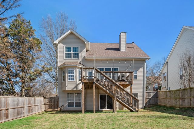 112 Waters Edge Ln, Hendersonville, TN 37075