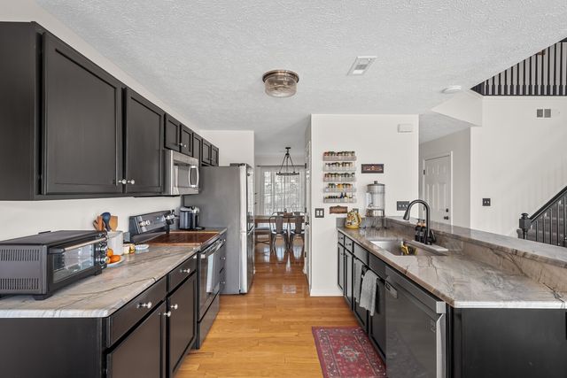 112 Waters Edge Ln, Hendersonville, TN 37075