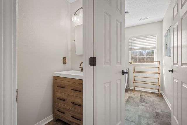 112 Waters Edge Ln, Hendersonville, TN 37075