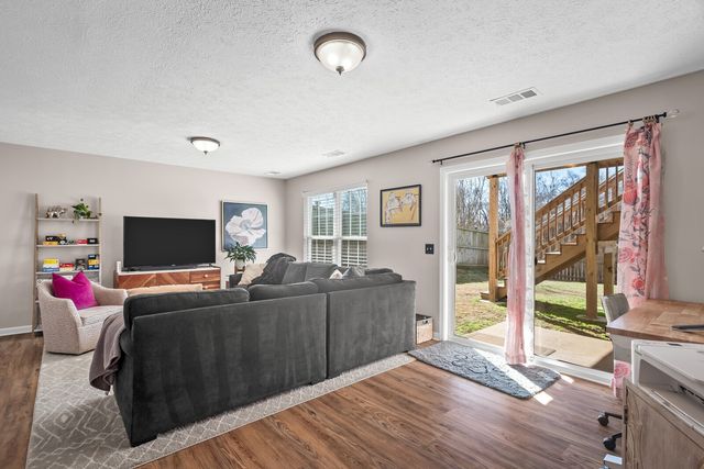 112 Waters Edge Ln, Hendersonville, TN 37075