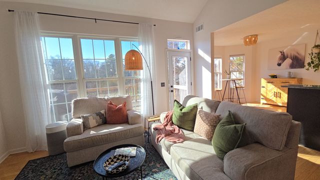 112 Waters Edge Ln, Hendersonville, TN 37075