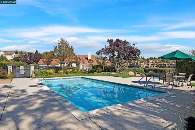 51 Eagle Lake Ct 11, San Ramon, CA 94582