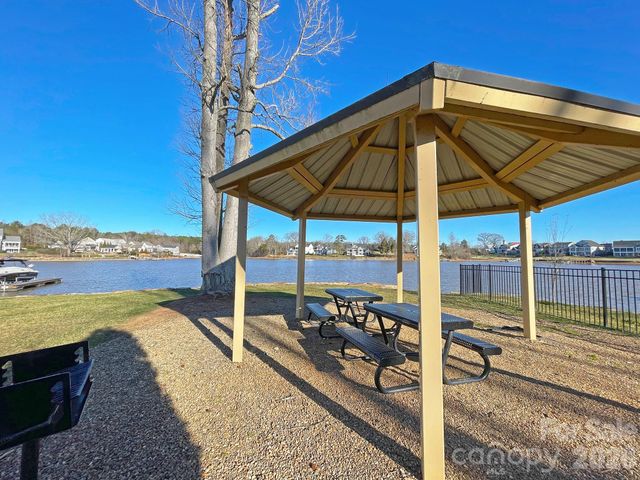 127 Tomahawk Drive, Mooresville, NC 28117