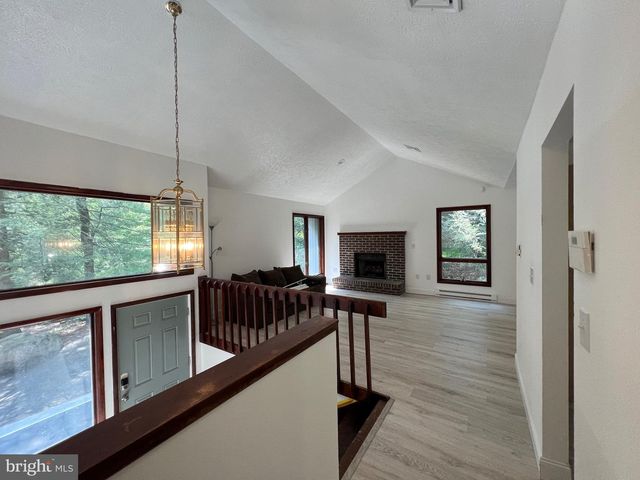 2533 COUNTRY CLUB DR, Tobyhanna, PA 18466