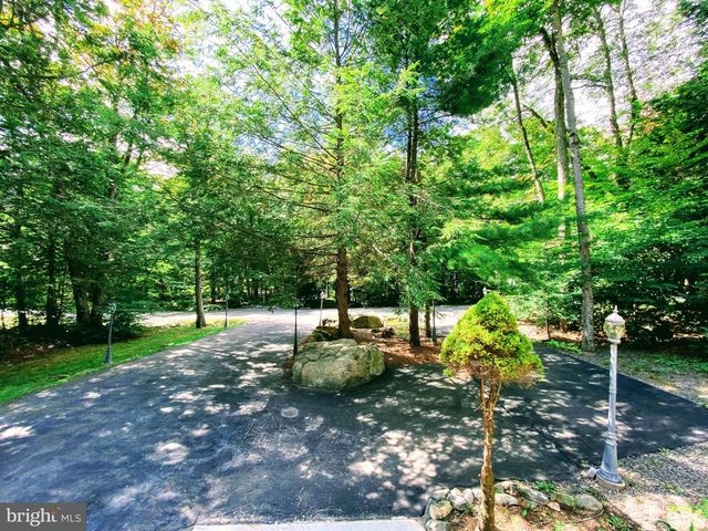 2533 COUNTRY CLUB DR, Tobyhanna, PA 18466