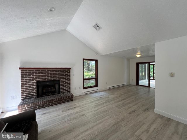 2533 COUNTRY CLUB DR, Tobyhanna, PA 18466