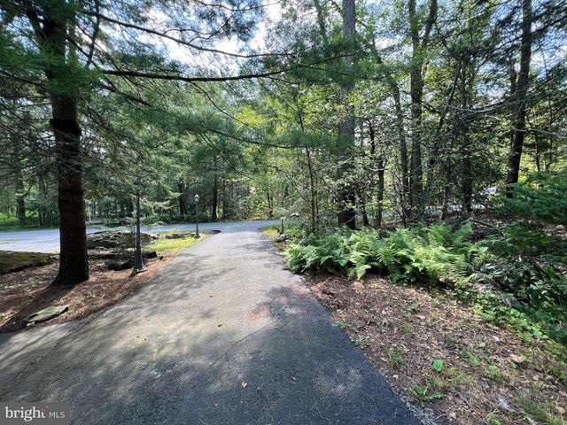 2533 COUNTRY CLUB DR, Tobyhanna, PA 18466