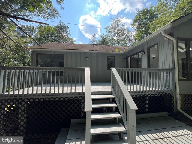 2533 COUNTRY CLUB DR, Tobyhanna, PA 18466