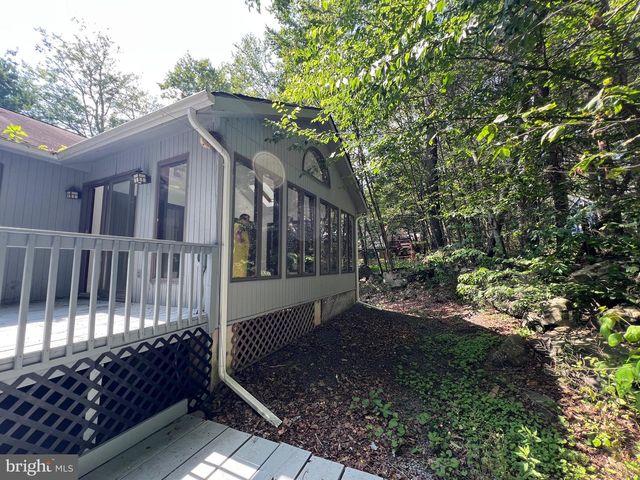 2533 COUNTRY CLUB DR, Tobyhanna, PA 18466