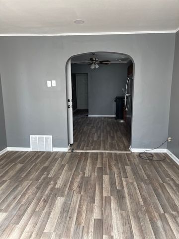 9211 S Clyde Avenue, Chicago, IL 60617