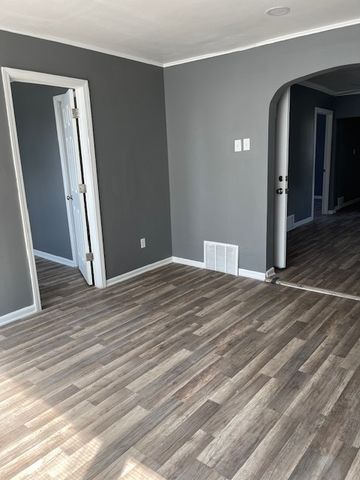 9211 S Clyde Avenue, Chicago, IL 60617