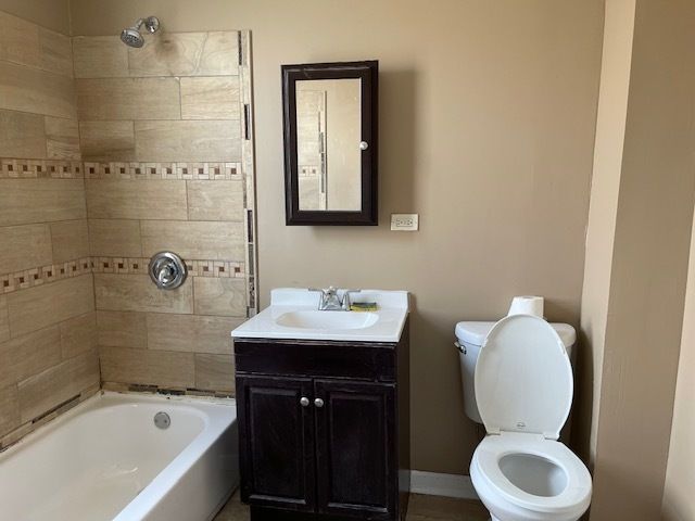 9211 S Clyde Avenue, Chicago, IL 60617