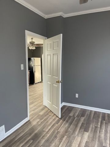 9211 S Clyde Avenue, Chicago, IL 60617