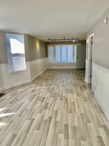 9211 S Clyde Avenue, Chicago, IL 60617