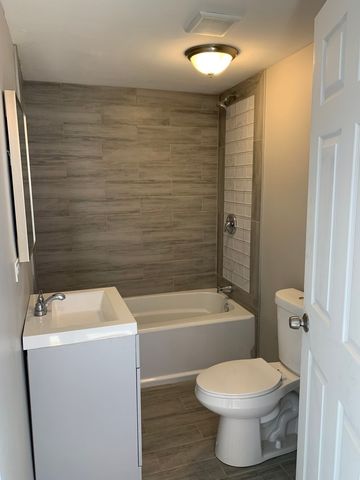 9211 S Clyde Avenue, Chicago, IL 60617