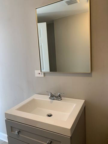 9211 S Clyde Avenue, Chicago, IL 60617