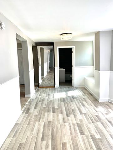 9211 S Clyde Avenue, Chicago, IL 60617